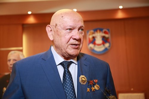 В.А.Жанибеков:Ж.Гүррагчаа Европын сансрын нисэгчдээс ур чадвараар нэг шат илүү байсан
